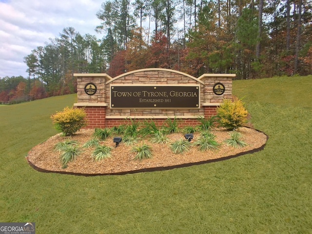 community / neighborhood sign with a lawn