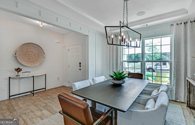 dining area featuring a notable chandelier, plenty of natural light, visible vents, and light wood-style floors