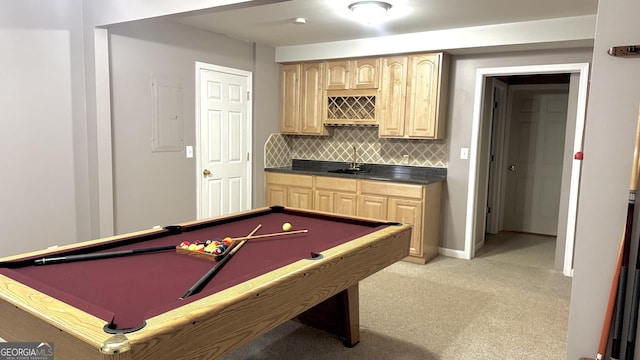 playroom with a sink, indoor wet bar, baseboards, and billiards