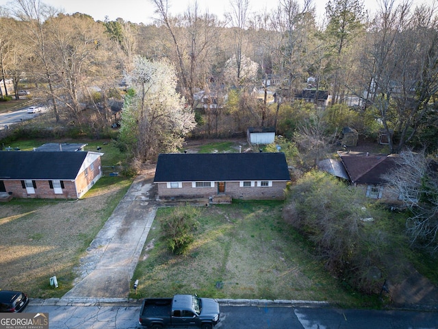 bird's eye view with a view of trees