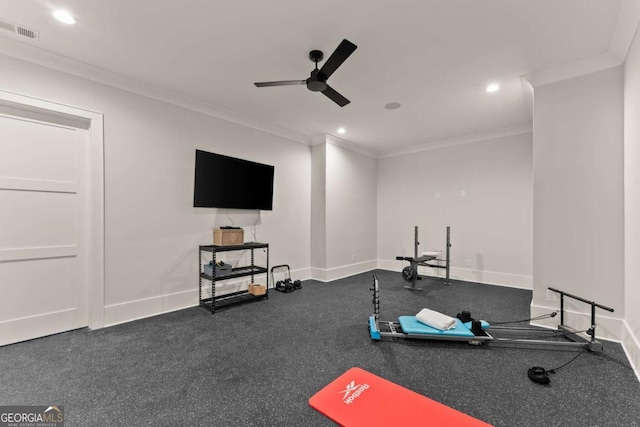 exercise area featuring visible vents, baseboards, a ceiling fan, and ornamental molding
