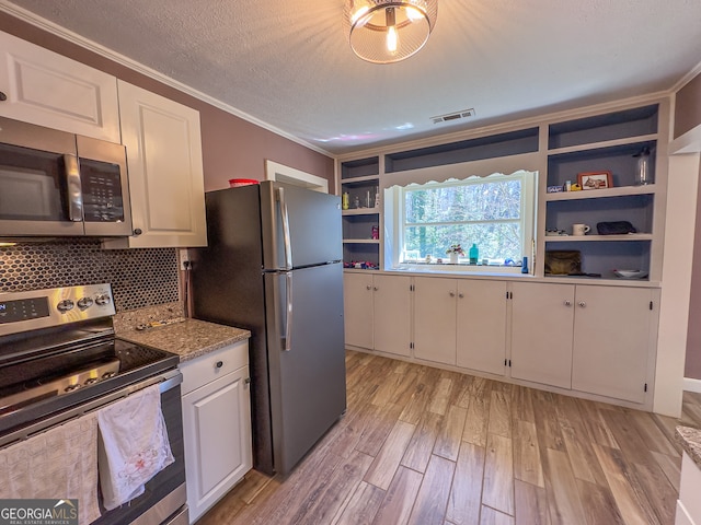 kitchen featuring light wood finished floors, visible vents, stainless steel appliances, a textured ceiling, and open shelves