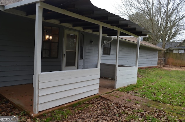 entrance to property with fence