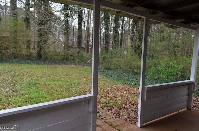 view of yard featuring a garden