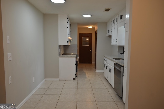 kitchen featuring visible vents, appliances with stainless steel finishes, light countertops, and a sink