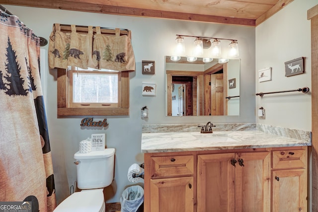 full bath featuring curtained shower, toilet, and vanity