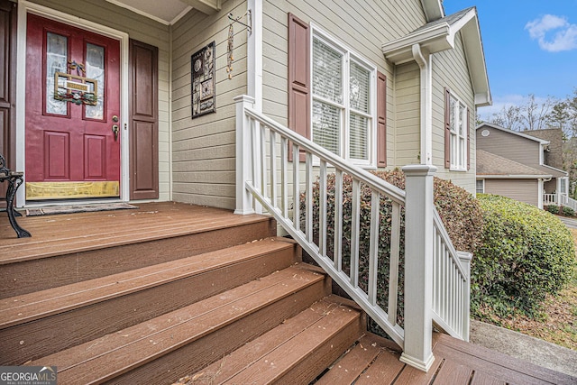 property entrance featuring a porch