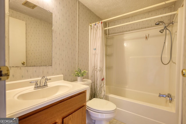 bathroom with wallpapered walls, toilet, vanity, a textured ceiling, and shower / bathtub combination with curtain