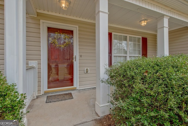 property entrance with covered porch