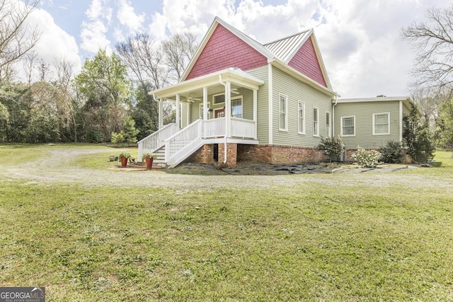 view of front of property with a porch and a front yard