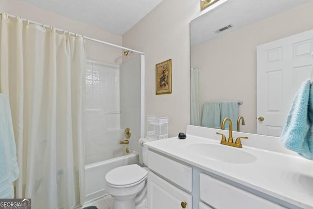 bathroom featuring visible vents, toilet, vanity, and shower / tub combo with curtain