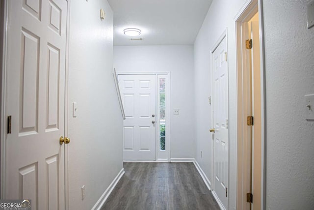 entryway featuring visible vents, baseboards, and dark wood-style floors