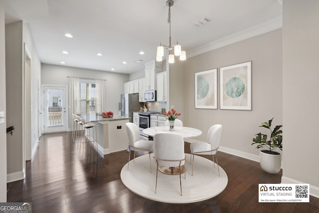 dining space with visible vents, dark wood-type flooring, ornamental molding, recessed lighting, and baseboards