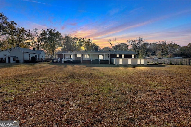 view of front facade featuring a front lawn and fence