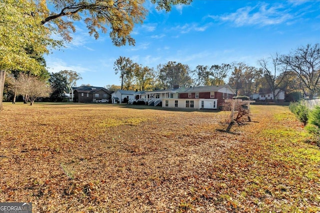 view of front facade with a front yard