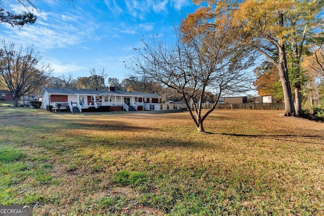 view of front of home featuring a front lawn