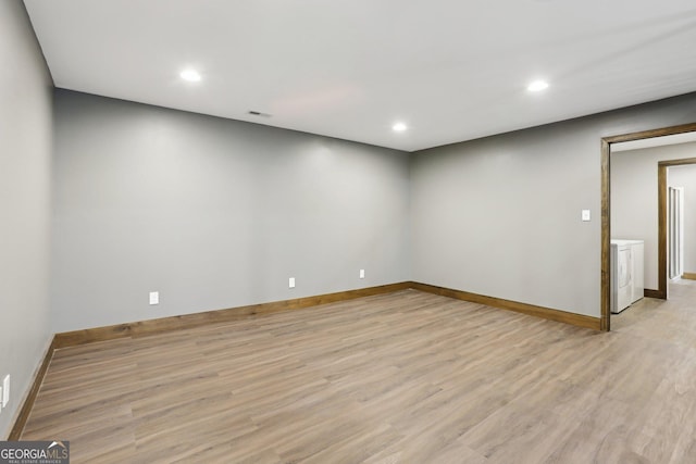 spare room with visible vents, baseboards, recessed lighting, light wood-style floors, and washer / clothes dryer