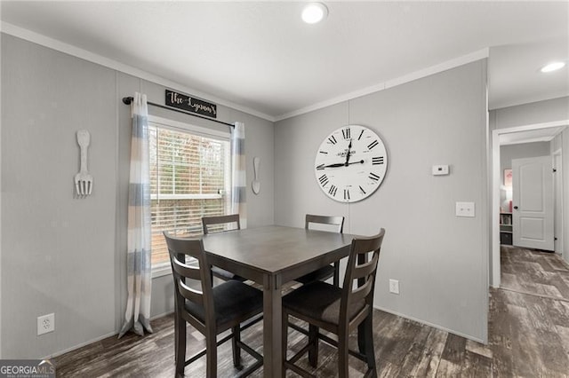 dining area featuring recessed lighting, dark wood-style floors, and ornamental molding