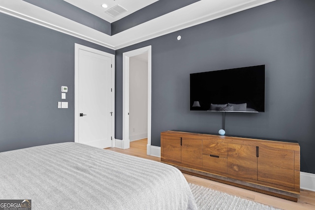 bedroom featuring recessed lighting, visible vents, baseboards, and wood finished floors