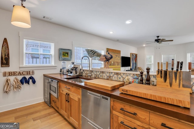 kitchen with visible vents, light wood-type flooring, recessed lighting, appliances with stainless steel finishes, and a sink