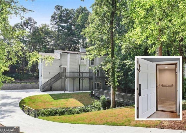 view of front of home featuring concrete driveway and a front yard