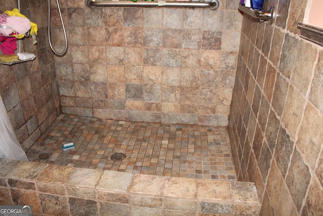 full bath featuring tiled shower