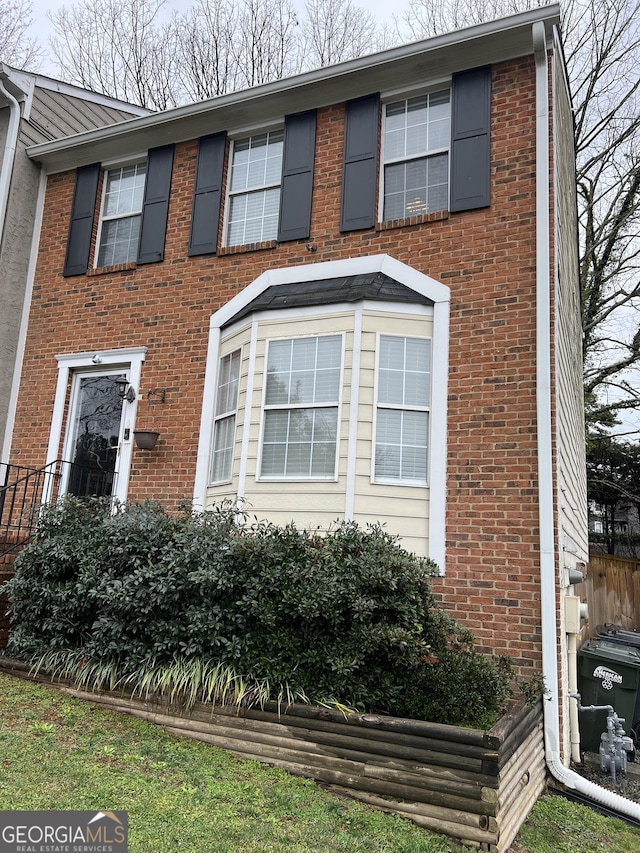 view of front facade with brick siding