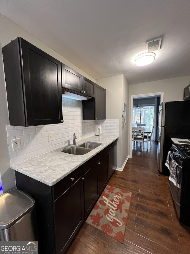 kitchen with visible vents, a sink, dark wood-style floors, stainless steel appliances, and light countertops