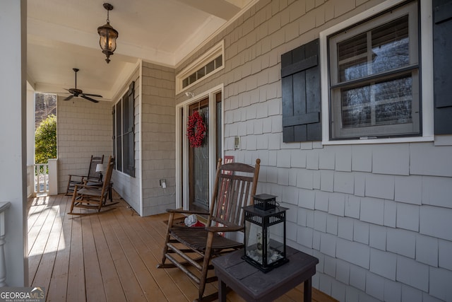 deck with covered porch and a ceiling fan