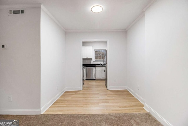 corridor with visible vents, baseboards, and crown molding