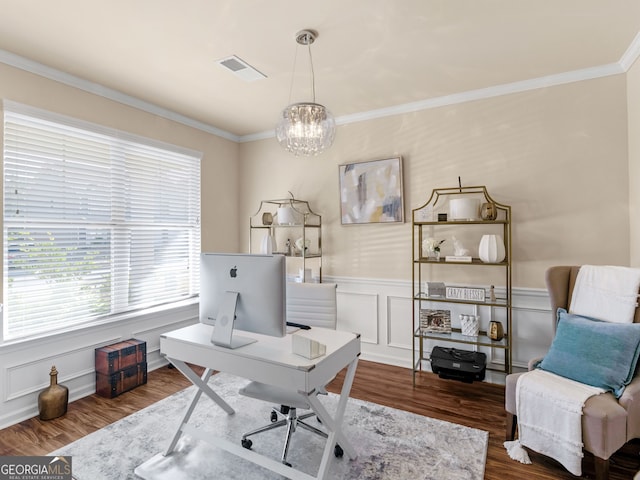 home office featuring dark wood-style floors, visible vents, crown molding, and an inviting chandelier