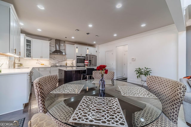 dining room featuring recessed lighting, baseboards, dark wood finished floors, and crown molding