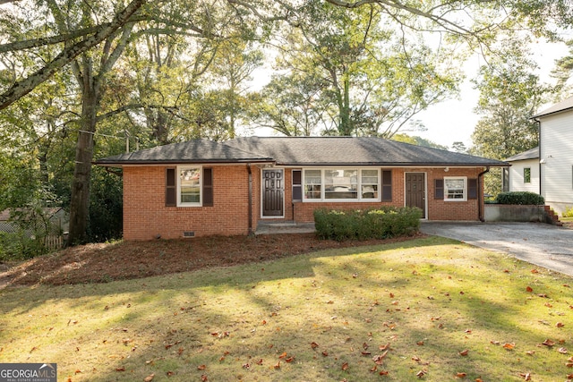 ranch-style home featuring brick siding, crawl space, and a front lawn