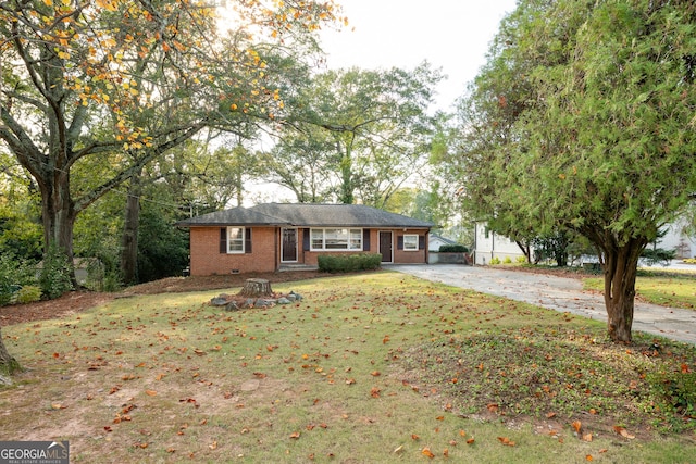 single story home with a front lawn, brick siding, and driveway