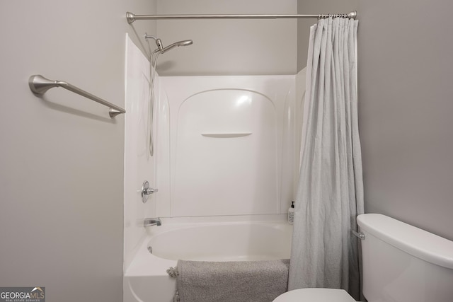 bathroom featuring shower / bath combo with shower curtain and toilet