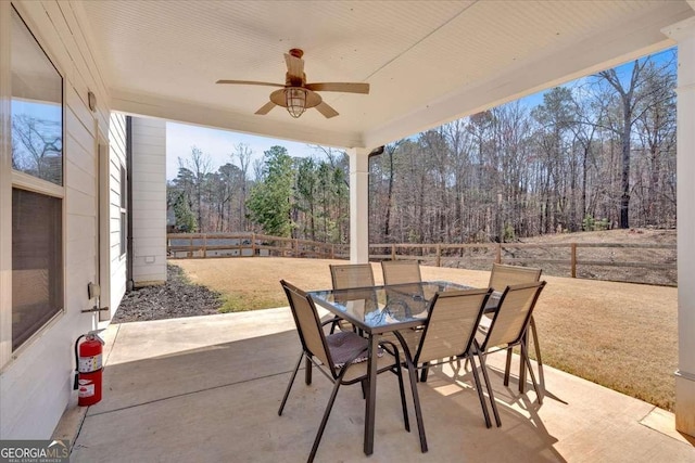 view of patio / terrace featuring a fenced backyard, outdoor dining space, and a ceiling fan