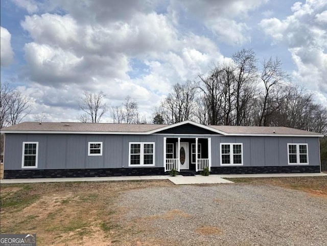 view of front of property with a shingled roof