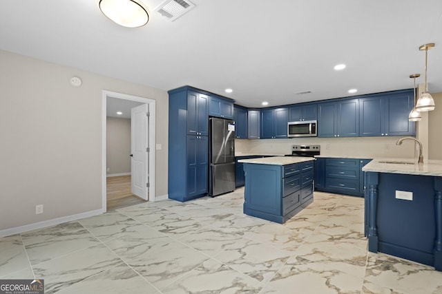 kitchen with stainless steel appliances, a sink, blue cabinetry, baseboards, and recessed lighting