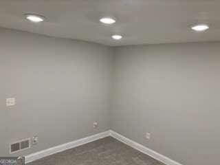 unfurnished room with visible vents, recessed lighting, and baseboards