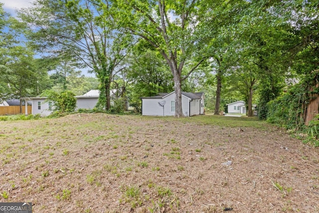 view of yard with an outdoor structure