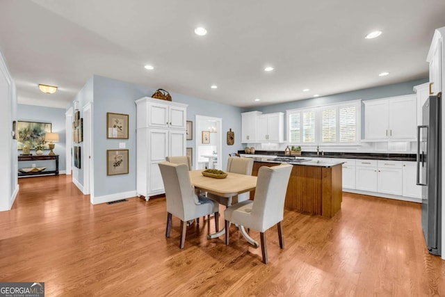 dining space featuring recessed lighting, light wood-type flooring, and baseboards