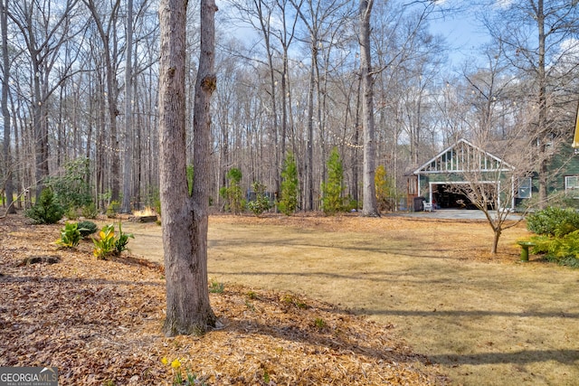 view of yard featuring a wooded view