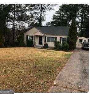 view of front of home with a front lawn and aphalt driveway