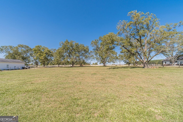 view of yard featuring a rural view