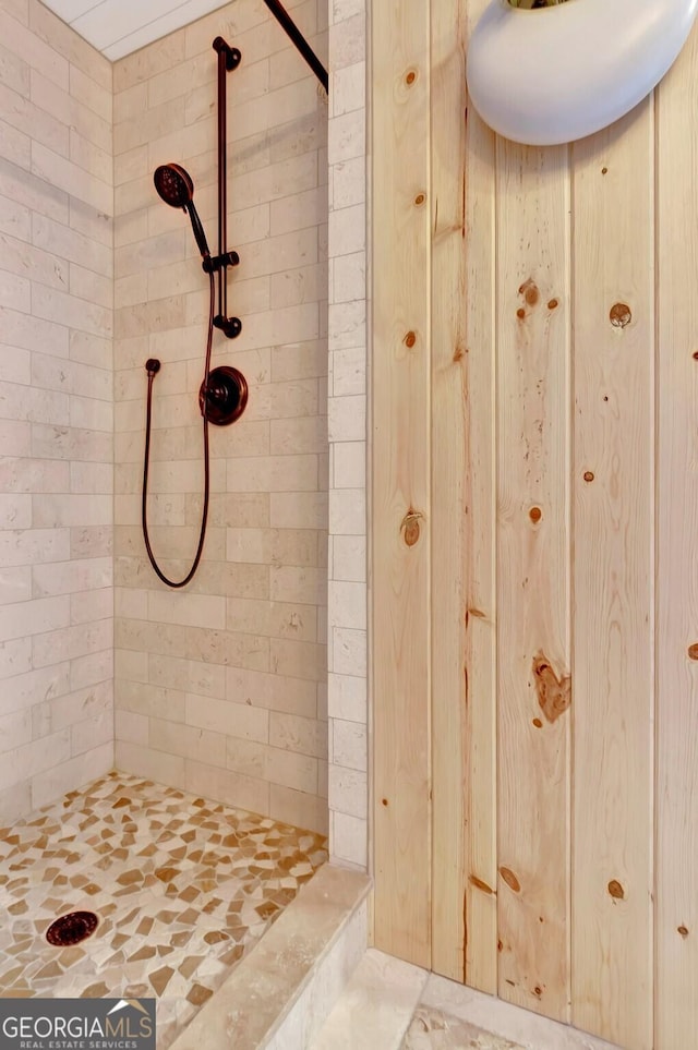 bathroom with a tile shower