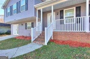 entrance to property featuring covered porch