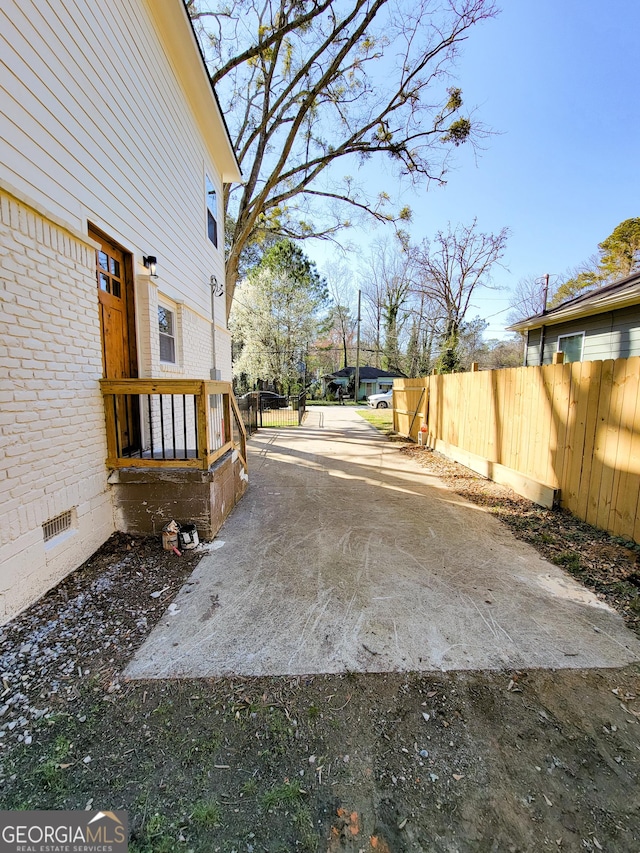 exterior space featuring driveway