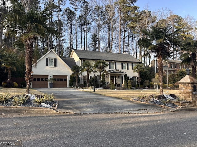 view of front facade with aphalt driveway