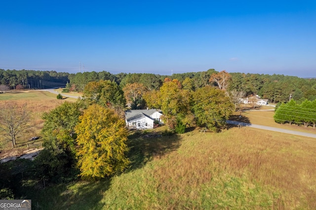 birds eye view of property featuring a forest view