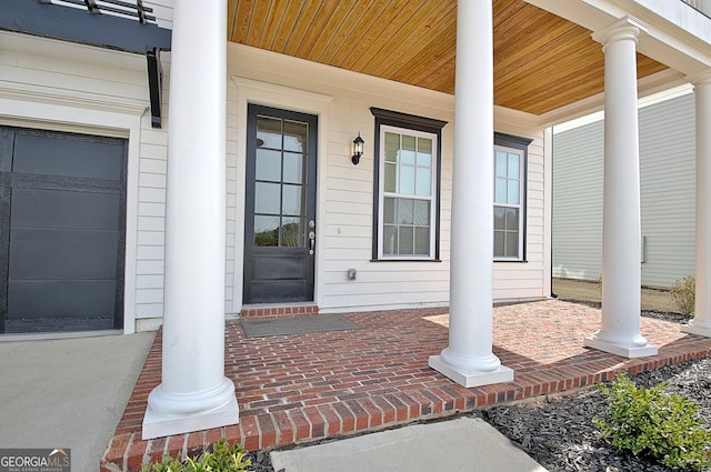 property entrance featuring a porch